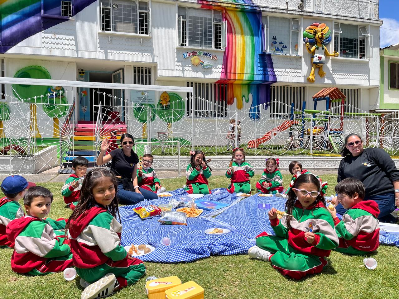 ZONAS AMPLIAS Y SEGURAS ZONAS AMPLIAS Y SEGURAS