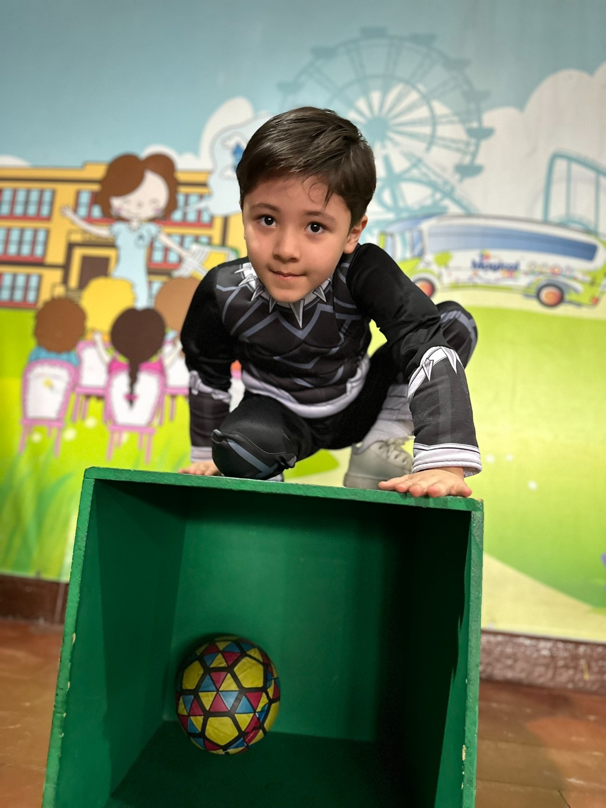 SALON DE LOS SUPER HEROES SALON DE LOS SUPER HEROES